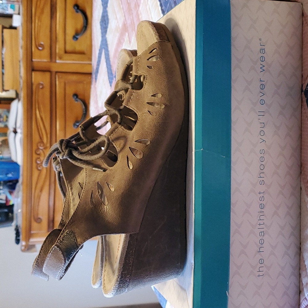 Aetrex Stone Lace Up Wedge Sandals